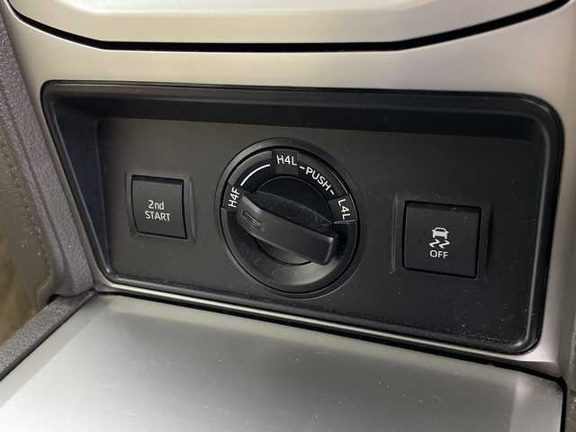 トヨタ ランドクルーザー プラド TX 鹿児島県 2019(令1)年 3.2万km ホワイトパールクリスタルシャイン ALPINE９型ナビ/（FM・AM/CD・DVD/BT/TV）/ALPINEスピーカー/バックカメラ/パーキングセンサー/社外フロアマット/リフトアップ/ETC/LDA/PCS/ACC/LEDヘッドライト/社外AW/フルセグTV/ホワイトレタータイヤ