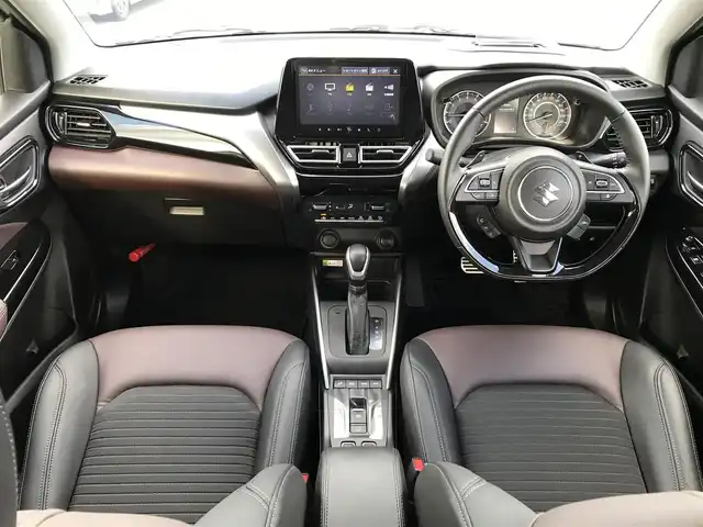 スズキ フロンクス 鳥取県 2024(令6)年 0.6万km パールⅡ ４・W・D/ツートンカラー/ルーフブラック/純正9インチナビ/フルセグ/BT/USB/HDMI/全方位モニター/スズキセーフティサポート/ブラインドスポットモニター/レーンキープアシスト/レーダークルーズコントロール/ヘッドアップディスプレイ/ETC/ハーフレザーシート/前席シートヒーター/置くだけ充電/LEDヘットライト/ハイビームアシスト/純正16インチアルミホイール/プッシュエンジンスタート/アイドリングストップ/スマートキー/フロアマット