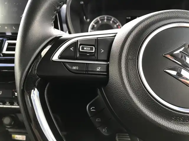 スズキ フロンクス 鳥取県 2024(令6)年 0.6万km パールⅡ ４・W・D/ツートンカラー/ルーフブラック/純正9インチナビ/フルセグ/BT/USB/HDMI/全方位モニター/スズキセーフティサポート/ブラインドスポットモニター/レーンキープアシスト/レーダークルーズコントロール/ヘッドアップディスプレイ/ETC/ハーフレザーシート/前席シートヒーター/置くだけ充電/LEDヘットライト/ハイビームアシスト/純正16インチアルミホイール/プッシュエンジンスタート/アイドリングストップ/スマートキー/フロアマット