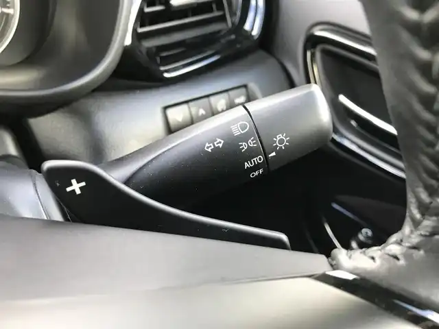 スズキ フロンクス 鳥取県 2024(令6)年 0.6万km パールⅡ ４・W・D/ツートンカラー/ルーフブラック/純正9インチナビ/フルセグ/BT/USB/HDMI/全方位モニター/スズキセーフティサポート/ブラインドスポットモニター/レーンキープアシスト/レーダークルーズコントロール/ヘッドアップディスプレイ/ETC/ハーフレザーシート/前席シートヒーター/置くだけ充電/LEDヘットライト/ハイビームアシスト/純正16インチアルミホイール/プッシュエンジンスタート/アイドリングストップ/スマートキー/フロアマット