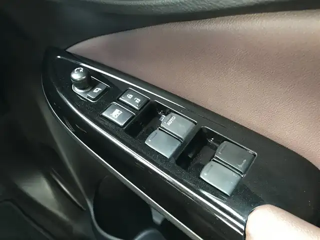 スズキ フロンクス 鳥取県 2024(令6)年 0.6万km パールⅡ ４・W・D/ツートンカラー/ルーフブラック/純正9インチナビ/フルセグ/BT/USB/HDMI/全方位モニター/スズキセーフティサポート/ブラインドスポットモニター/レーンキープアシスト/レーダークルーズコントロール/ヘッドアップディスプレイ/ETC/ハーフレザーシート/前席シートヒーター/置くだけ充電/LEDヘットライト/ハイビームアシスト/純正16インチアルミホイール/プッシュエンジンスタート/アイドリングストップ/スマートキー/フロアマット