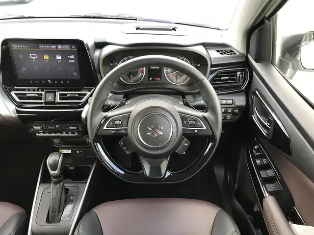 スズキ フロンクス 鳥取県 2024(令6)年 0.6万km パールⅡ ４・W・D/ツートンカラー/ルーフブラック/純正9インチナビ/フルセグ/BT/USB/HDMI/全方位モニター/スズキセーフティサポート/ブラインドスポットモニター/レーンキープアシスト/レーダークルーズコントロール/ヘッドアップディスプレイ/ETC/ハーフレザーシート/前席シートヒーター/置くだけ充電/LEDヘットライト/ハイビームアシスト/純正16インチアルミホイール/プッシュエンジンスタート/アイドリングストップ/スマートキー/フロアマット