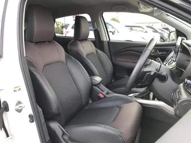 スズキ フロンクス 鳥取県 2024(令6)年 0.6万km パールⅡ ４・W・D/ツートンカラー/ルーフブラック/純正9インチナビ/フルセグ/BT/USB/HDMI/全方位モニター/スズキセーフティサポート/ブラインドスポットモニター/レーンキープアシスト/レーダークルーズコントロール/ヘッドアップディスプレイ/ETC/ハーフレザーシート/前席シートヒーター/置くだけ充電/LEDヘットライト/ハイビームアシスト/純正16インチアルミホイール/プッシュエンジンスタート/アイドリングストップ/スマートキー/フロアマット