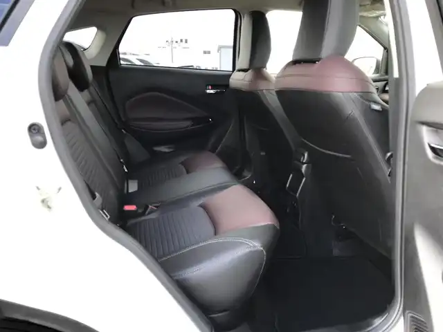 スズキ フロンクス 鳥取県 2024(令6)年 0.6万km パールⅡ ４・W・D/ツートンカラー/ルーフブラック/純正9インチナビ/フルセグ/BT/USB/HDMI/全方位モニター/スズキセーフティサポート/ブラインドスポットモニター/レーンキープアシスト/レーダークルーズコントロール/ヘッドアップディスプレイ/ETC/ハーフレザーシート/前席シートヒーター/置くだけ充電/LEDヘットライト/ハイビームアシスト/純正16インチアルミホイール/プッシュエンジンスタート/アイドリングストップ/スマートキー/フロアマット