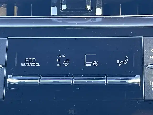 トヨタ クラウン ハイブリッド RS 岡山県 2021(令3)年 10.3万km ブラック 登録時走行距離：　102796km/禁煙車/後期モデル/純正12.3インチナビ/　(CD/DVD/フルセグTV/Bluetooth)/バックカメラ/クルーズコントロール(追従走行あり)/BSM/トヨタセーフティセンス/（PCS/LTA/RCTA/PKSB/RSA/クリアランスソナー）/ドライブレコーダー/ビルトインETC2.0/Clazzioレザー調シートカバー/ハーフレザーシート/シートヒーター/エアシート/パワーシート/ステアリングヒーター/革巻きステアリング/ステアリングスイッチ/純正LEDヘッドライト/フォグライト/オートライト/プッシュスタート/スマートキー/スペアキー×1/MTモード付きAT/アイドリングストップ/純正アルミホイール 18インチ/ウインカーミラー/電動格納ミラー/オートリトラミラー/純正フロアマット/横滑防止装置/盗難防止装置/取扱説明書/ナビ取扱説明書/新車時整備手帳（保証書）