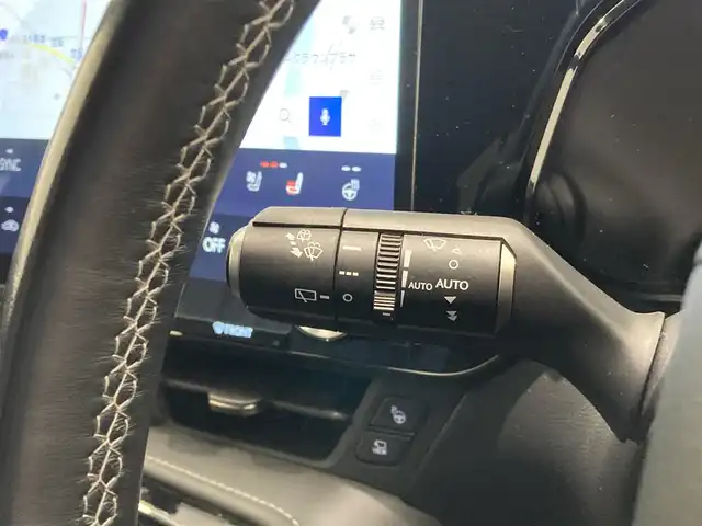 レクサス ＮＸ 350h Fスポーツ 熊本県 2023(令5)年 3万km グラファイトブラックガラスフレーク ・スマートキー/・プッシュスタート/・パノラマサンルーフ/・プリクラッシュセーフティ/・道路標識アシスト/・前後クロストラフィックアラート/・レーンデパーチャーアラート/・レーンチェンジアシスト/・ブラインドスポットモニター/・安心降車アシスト/・プロアクティブドライビングアシスト/・リアカメラディテクション/・オートマチックハイビーム/・クルーズコントロール(追従式)/・黒革シート/・前席パワーシート/・前席エアシート/・前席シートヒーター/・ハンドルヒーター/・純正メモリナビ/　【Bluetooth・USB】/・フルセグTV/・全方位カメラ/・ETC2.0/・ヘッドアップディスプレイ/・ワイヤレス充電/・パワーバックドア/・LEDヘッドランプ/・LEDフォグランプ/・純正マット