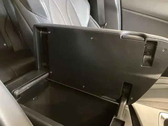 レクサス ＮＸ 350h Fスポーツ 熊本県 2023(令5)年 3万km グラファイトブラックガラスフレーク ・スマートキー/・プッシュスタート/・パノラマサンルーフ/・プリクラッシュセーフティ/・道路標識アシスト/・前後クロストラフィックアラート/・レーンデパーチャーアラート/・レーンチェンジアシスト/・ブラインドスポットモニター/・安心降車アシスト/・プロアクティブドライビングアシスト/・リアカメラディテクション/・オートマチックハイビーム/・クルーズコントロール(追従式)/・黒革シート/・前席パワーシート/・前席エアシート/・前席シートヒーター/・ハンドルヒーター/・純正メモリナビ/　【Bluetooth・USB】/・フルセグTV/・全方位カメラ/・ETC2.0/・ヘッドアップディスプレイ/・ワイヤレス充電/・パワーバックドア/・LEDヘッドランプ/・LEDフォグランプ/・純正マット