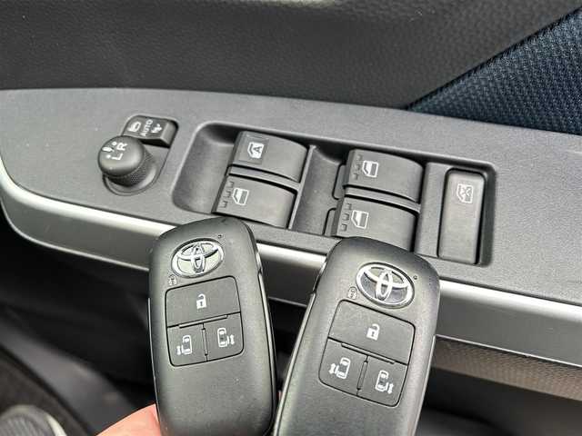 トヨタ ルーミー カスタムG 青森県 2022(令4)年 1.3万km ブラックマイカメタリック 4WD/純正SDナビ/フルセグTV/CD/DVD/BT/AUX/SD/FM/AM/スマートアシスト/衝突回避支援ブレーキ/レーンキープアシスト/オートハイビーム/前後コーナーセンサー/両側パワースライドドア/バックカメラ/ステアリングリモコン/LEDヘッドライト/LEDフォグライト/横滑り防止装置