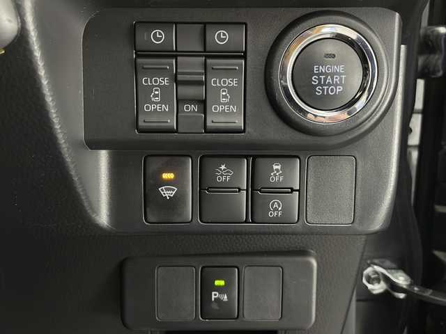 トヨタ ルーミー カスタムG 長野県 2022(令4)年 1.3万km ブラックマイカメタリック 4WD/純正SDナビ/Bluetooth／CD／フルセグTV/バックカメラ/両側パワスラ/衝突被害軽減システム/横滑り防止装置/レーンキープアシスト/純正14インチAW/純正フロアマット/冬タイヤのみ4本積込/2列目サンシェード/オートハイビーム/前後コーナーセンサー/ステアリングスイッチ/LEDヘッドライト/LEDフォグライト/スマートキー/スペアキー1本