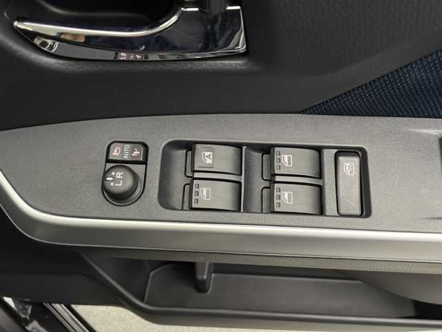 トヨタ ルーミー カスタムG 長野県 2022(令4)年 1.3万km ブラックマイカメタリック 4WD/純正SDナビ/Bluetooth／CD／フルセグTV/バックカメラ/両側パワスラ/衝突被害軽減システム/横滑り防止装置/レーンキープアシスト/純正14インチAW/純正フロアマット/冬タイヤのみ4本積込/2列目サンシェード/オートハイビーム/前後コーナーセンサー/ステアリングスイッチ/LEDヘッドライト/LEDフォグライト/スマートキー/スペアキー1本