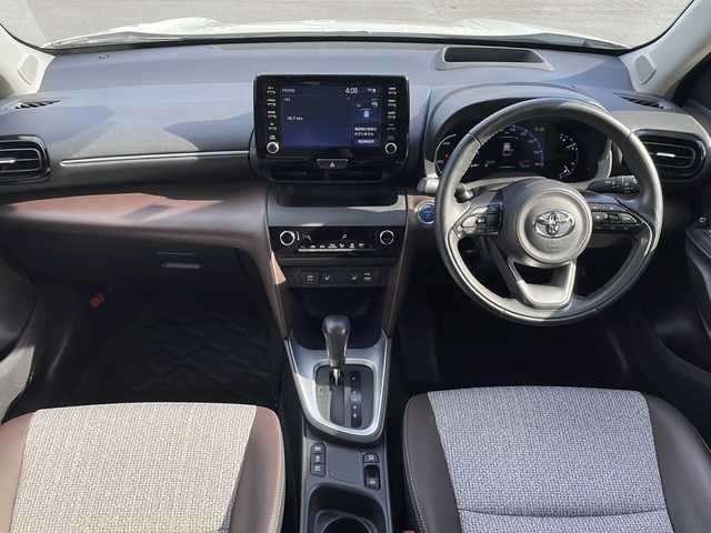 トヨタ ヤリスクロス ハイブリッド Z 静岡県 2021(令3)年 3.6万km ホワイトパールクリスタルシャイン ワンオーナー/ディスプレイオーディオ/Bluetooth/全周囲カメラ/セーフティセンス/レーダークルーズコントロール/パワーバックドア/オートハイビーム/シートヒーター/ステアリングヒーター/2.0ETC/スマートキー/スペアキー/保証書/取説