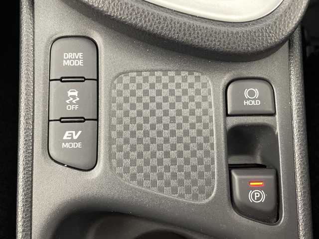 トヨタ ヤリスクロス ハイブリッド Z 愛知県 2021(令3)年 3.6万km ホワイトパールクリスタルシャイン 禁煙車/純正8インチディスプレーオーディオ/（AM/FM/Bluetooth/USB)/全方位カメラ/トヨタセーフティセンス/・レーダークルーズコントロール/・プリクラッシュセーフティ/・オートマチックハイビーム/・ブラインドスポットモニター/・クリアランスソナー/・レーントレーシングアシスト/・レーンディパーチャーアラート/ヘッドアップディスプレイ/ETC2.0/ドライブレコーダー/シートヒーター/ハーフレザーシート/ステアリングヒーター/パワーバックドア/LEDヘッドライト/フロントフォグランプ/スマートキー/スペアキー有/プッシュスタート/純正18インチアルミホイール/横滑り防止装置/純正フロアマット/電子パーキングブレーキ/オートホールド