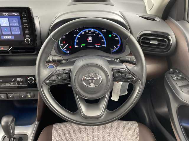 トヨタ ヤリスクロス ハイブリッド Z 愛知県 2021(令3)年 3.6万km ホワイトパールクリスタルシャイン 禁煙車/純正8インチディスプレーオーディオ/（AM/FM/Bluetooth/USB)/全方位カメラ/トヨタセーフティセンス/・レーダークルーズコントロール/・プリクラッシュセーフティ/・オートマチックハイビーム/・ブラインドスポットモニター/・クリアランスソナー/・レーントレーシングアシスト/・レーンディパーチャーアラート/ヘッドアップディスプレイ/ETC2.0/ドライブレコーダー/シートヒーター/ハーフレザーシート/ステアリングヒーター/パワーバックドア/LEDヘッドライト/フロントフォグランプ/スマートキー/スペアキー有/プッシュスタート/純正18インチアルミホイール/横滑り防止装置/純正フロアマット/電子パーキングブレーキ/オートホールド