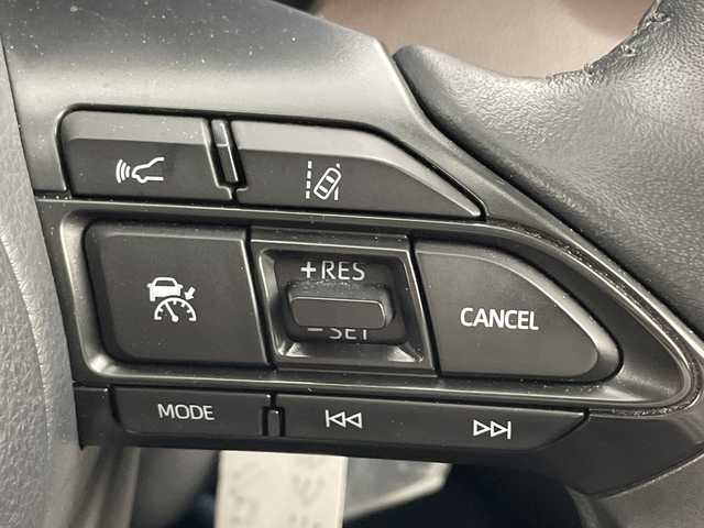 トヨタ ヤリスクロス ハイブリッド Z 愛知県 2021(令3)年 3.6万km ホワイトパールクリスタルシャイン 禁煙車/純正8インチディスプレーオーディオ/（AM/FM/Bluetooth/USB)/全方位カメラ/トヨタセーフティセンス/・レーダークルーズコントロール/・プリクラッシュセーフティ/・オートマチックハイビーム/・ブラインドスポットモニター/・クリアランスソナー/・レーントレーシングアシスト/・レーンディパーチャーアラート/ヘッドアップディスプレイ/ETC2.0/ドライブレコーダー/シートヒーター/ハーフレザーシート/ステアリングヒーター/パワーバックドア/LEDヘッドライト/フロントフォグランプ/スマートキー/スペアキー有/プッシュスタート/純正18インチアルミホイール/横滑り防止装置/純正フロアマット/電子パーキングブレーキ/オートホールド