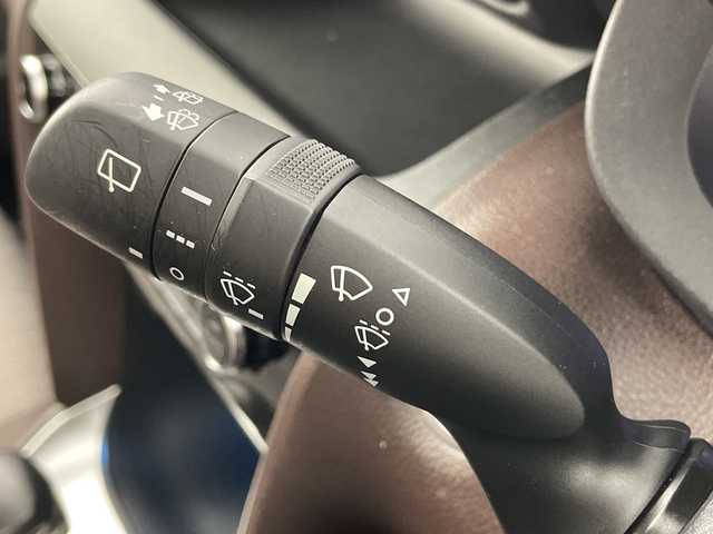 トヨタ ヤリスクロス ハイブリッド Z 愛知県 2021(令3)年 3.6万km ホワイトパールクリスタルシャイン 禁煙車/純正8インチディスプレーオーディオ/（AM/FM/Bluetooth/USB)/全方位カメラ/トヨタセーフティセンス/・レーダークルーズコントロール/・プリクラッシュセーフティ/・オートマチックハイビーム/・ブラインドスポットモニター/・クリアランスソナー/・レーントレーシングアシスト/・レーンディパーチャーアラート/ヘッドアップディスプレイ/ETC2.0/ドライブレコーダー/シートヒーター/ハーフレザーシート/ステアリングヒーター/パワーバックドア/LEDヘッドライト/フロントフォグランプ/スマートキー/スペアキー有/プッシュスタート/純正18インチアルミホイール/横滑り防止装置/純正フロアマット/電子パーキングブレーキ/オートホールド