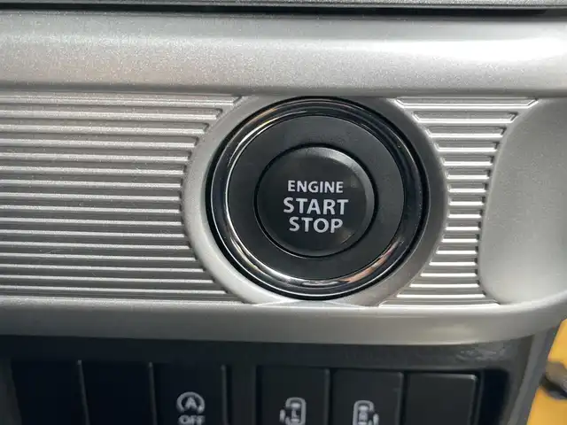 スズキ スペーシア ギア HYBRID XZ 千葉県 2020(令2)年 11.1万km アクティブイエロー/ガンメタリック2トーン (株)IDOMが運営する【じしゃロン八千代店】の自社ローン対象車両になります。こちらは現金またはオートローンご利用時の価格です。自社ローンご希望の方は別途その旨お申付け下さい/純正ナビ（CN-RZ753W）/・CD/DVD/・Bluetooth接続/・フルセグTV/バックカメラ/全方位カメラ/ETC/両側パワースライドドア/ステアリングリモコン/デュアルセンサーブレーキサポート/HUD/D/N席シートヒーター/LEDヘッドライト/フォグランプ/プッシュスタート/スマートキー/ウインカーミラー/ドアバイザー