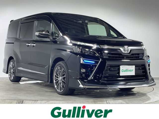 トヨタ ヴォクシー ZS 煌Ⅲ 福岡県 2021(令3)年 5.6万km ブラック フリップダウンモニター/モデリスタエアロ/純正10型ナビ/バックカメラ/フルセグ/トヨタセーフティセンス/両側パワースライドドア/前後ドライブレコーダーT‘Z/ビルトインETC/ハーフレザーシート/RAYS VERSUSアルミホイール/LEDヘッドライト/プッシュスタート/スマートキー×2