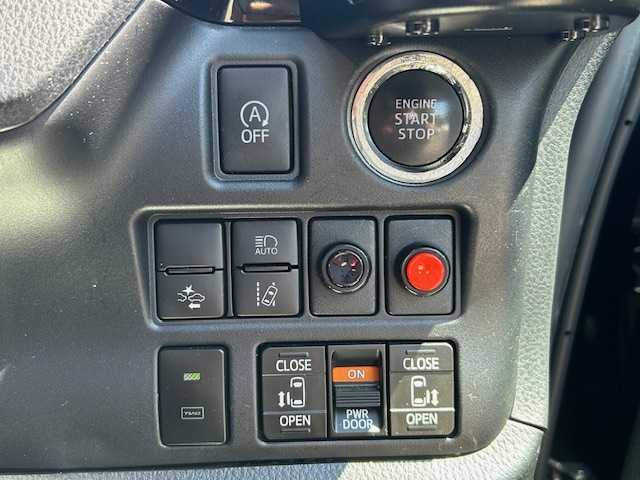 トヨタ ヴォクシー ZS 煌Ⅲ 福岡県 2021(令3)年 5.6万km ブラック フリップダウンモニター/モデリスタエアロ/純正10型ナビ/バックカメラ/フルセグ/トヨタセーフティセンス/両側パワースライドドア/前後ドライブレコーダーT‘Z/ビルトインETC/ハーフレザーシート/RAYS VERSUSアルミホイール/LEDヘッドライト/プッシュスタート/スマートキー×2