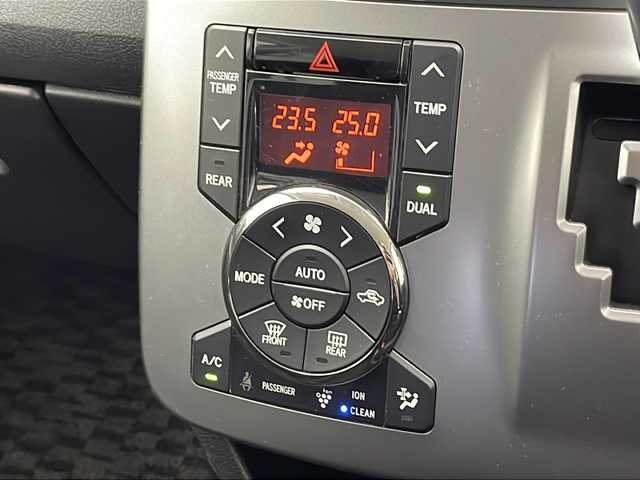 トヨタ ヴォクシー ZS 煌Ⅱ 千葉県 2012(平24)年 2.6万km ブラック 純正ナビ/バックカメラ/純正フルセグTV/Bluetooth/パドルシフト/ステアリングスイッチ/前後ドライブレコーダー/純正ビルトインETC/オートライト//純正アルミホイール/純正フロアマット/両側パワースライドドア/プッシュスタート/ドアバイザー/フォグランプ
