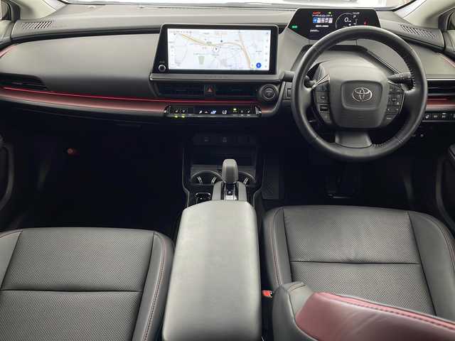 トヨタ プリウス Z 兵庫県 2023(令5)年 3.5万km アティチュードブラックマイカ ・純正ナビ/Bluetooth/TV/USB/Miracast/・全方位カメラ/・Toyota Safety Sense/・プリクラッシュセーフティ/・緊急時操舵支援（アクティブ操舵機能付）/・フロントクロストラフィックアラート［FCTA］/・レーンチェンジアシスト［LCA］/・レーントレーシングアシスト［LTA］/・レーンディパーチャーアラート［LDA］ /・レーダークルーズコントロール/・オートマチックハイビーム［AHB］ /・ロードサインアシスト［RSA］ /・ドライバー異常時対応システム /・プロアクティブドライビングアシスト［PDA］ /・発進遅れ告知機能［TMN］ /・ブラインドスポットモニター［BSM］ /・パーキングサポートブレーキ（前後方静止物）（後方接近車両）/・寒冷地仕様車/・クリアランスソナー/・オートマチックハイビーム/・デジタルインナーミラー/・パワートランク/・ステアリングヒーター/・革シート/・前席シートヒーター/・前席エアシート/・ナノイーX/・AC100V充電/・フロントワイパーデアイサー/・純正19インチアルミホイール/・LEDオートライト/・リアフォグ/・モデリスタエアロ/・ビルトインETC