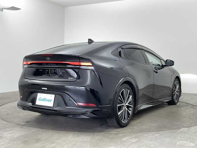 トヨタ プリウス Z 兵庫県 2023(令5)年 3.5万km アティチュードブラックマイカ ・純正ナビ/Bluetooth/TV/USB/Miracast/・全方位カメラ/・Toyota Safety Sense/・プリクラッシュセーフティ/・緊急時操舵支援（アクティブ操舵機能付）/・フロントクロストラフィックアラート［FCTA］/・レーンチェンジアシスト［LCA］/・レーントレーシングアシスト［LTA］/・レーンディパーチャーアラート［LDA］ /・レーダークルーズコントロール/・オートマチックハイビーム［AHB］ /・ロードサインアシスト［RSA］ /・ドライバー異常時対応システム /・プロアクティブドライビングアシスト［PDA］ /・発進遅れ告知機能［TMN］ /・ブラインドスポットモニター［BSM］ /・パーキングサポートブレーキ（前後方静止物）（後方接近車両）/・寒冷地仕様車/・クリアランスソナー/・オートマチックハイビーム/・デジタルインナーミラー/・パワートランク/・ステアリングヒーター/・革シート/・前席シートヒーター/・前席エアシート/・ナノイーX/・AC100V充電/・フロントワイパーデアイサー/・純正19インチアルミホイール/・LEDオートライト/・リアフォグ/・モデリスタエアロ/・ビルトインETC