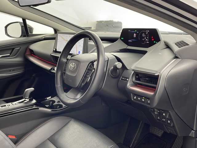 トヨタ プリウス Z 兵庫県 2023(令5)年 3.5万km アティチュードブラックマイカ ・純正ナビ/Bluetooth/TV/USB/Miracast/・全方位カメラ/・Toyota Safety Sense/・プリクラッシュセーフティ/・緊急時操舵支援（アクティブ操舵機能付）/・フロントクロストラフィックアラート［FCTA］/・レーンチェンジアシスト［LCA］/・レーントレーシングアシスト［LTA］/・レーンディパーチャーアラート［LDA］ /・レーダークルーズコントロール/・オートマチックハイビーム［AHB］ /・ロードサインアシスト［RSA］ /・ドライバー異常時対応システム /・プロアクティブドライビングアシスト［PDA］ /・発進遅れ告知機能［TMN］ /・ブラインドスポットモニター［BSM］ /・パーキングサポートブレーキ（前後方静止物）（後方接近車両）/・寒冷地仕様車/・クリアランスソナー/・オートマチックハイビーム/・デジタルインナーミラー/・パワートランク/・ステアリングヒーター/・革シート/・前席シートヒーター/・前席エアシート/・ナノイーX/・AC100V充電/・フロントワイパーデアイサー/・純正19インチアルミホイール/・LEDオートライト/・リアフォグ/・モデリスタエアロ/・ビルトインETC