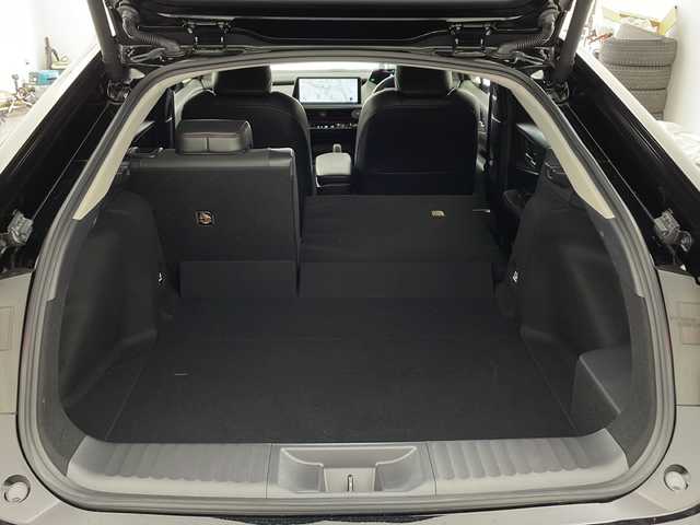 トヨタ プリウス Z 兵庫県 2023(令5)年 3.5万km アティチュードブラックマイカ ・純正ナビ/Bluetooth/TV/USB/Miracast/・全方位カメラ/・Toyota Safety Sense/・プリクラッシュセーフティ/・緊急時操舵支援（アクティブ操舵機能付）/・フロントクロストラフィックアラート［FCTA］/・レーンチェンジアシスト［LCA］/・レーントレーシングアシスト［LTA］/・レーンディパーチャーアラート［LDA］ /・レーダークルーズコントロール/・オートマチックハイビーム［AHB］ /・ロードサインアシスト［RSA］ /・ドライバー異常時対応システム /・プロアクティブドライビングアシスト［PDA］ /・発進遅れ告知機能［TMN］ /・ブラインドスポットモニター［BSM］ /・パーキングサポートブレーキ（前後方静止物）（後方接近車両）/・寒冷地仕様車/・クリアランスソナー/・オートマチックハイビーム/・デジタルインナーミラー/・パワートランク/・ステアリングヒーター/・革シート/・前席シートヒーター/・前席エアシート/・ナノイーX/・AC100V充電/・フロントワイパーデアイサー/・純正19インチアルミホイール/・LEDオートライト/・リアフォグ/・モデリスタエアロ/・ビルトインETC