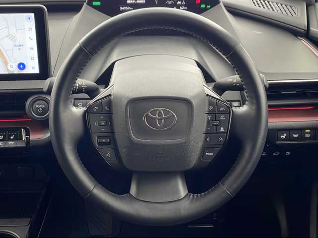 トヨタ プリウス Z 兵庫県 2023(令5)年 3.5万km アティチュードブラックマイカ ・純正ナビ/Bluetooth/TV/USB/Miracast/・全方位カメラ/・Toyota Safety Sense/・プリクラッシュセーフティ/・緊急時操舵支援（アクティブ操舵機能付）/・フロントクロストラフィックアラート［FCTA］/・レーンチェンジアシスト［LCA］/・レーントレーシングアシスト［LTA］/・レーンディパーチャーアラート［LDA］ /・レーダークルーズコントロール/・オートマチックハイビーム［AHB］ /・ロードサインアシスト［RSA］ /・ドライバー異常時対応システム /・プロアクティブドライビングアシスト［PDA］ /・発進遅れ告知機能［TMN］ /・ブラインドスポットモニター［BSM］ /・パーキングサポートブレーキ（前後方静止物）（後方接近車両）/・寒冷地仕様車/・クリアランスソナー/・オートマチックハイビーム/・デジタルインナーミラー/・パワートランク/・ステアリングヒーター/・革シート/・前席シートヒーター/・前席エアシート/・ナノイーX/・AC100V充電/・フロントワイパーデアイサー/・純正19インチアルミホイール/・LEDオートライト/・リアフォグ/・モデリスタエアロ/・ビルトインETC