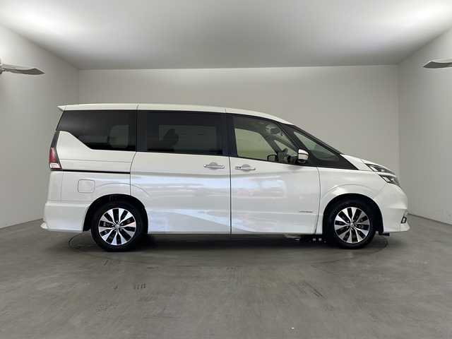 日産 セレナ ハイウェイスターVセレクションⅡ 兵庫県 2018(平30)年 7.2万km ブリリアントホワイトパール ・セーフティパックB/・カーテンエアバッグシステム/・踏み間違い衝突防止アシスト/・インテリジェント パーキングアシスト（駐車支援システム）/・標識検知機能/・インテリジェント アラウンドビューモニター/・インテリジェント DA（ふらつき警報）/・フロント&バックソナー/・インテリジェント ルームミラー/・電動パーキングブレーキ/・オートブレーキホールド/・プロパイロット/・インテリジェント LI (車線逸脱防止支援システム)/・ヒーター付ドアミラー/・ステアリングスイッチ/・エマージェンシーブレーキ/・ハイビームアシスト/・社外ナビ/CD/DVD/BT/・ETC/・両側パワースライドドア/・社外ドライブレコーダー/・革巻きステアリング/・フォグランプ/・純正ドライブレコーダー/・インテリジェントキー/・プッシュスタート/・フロアマット/・純正16インチアルミホイール