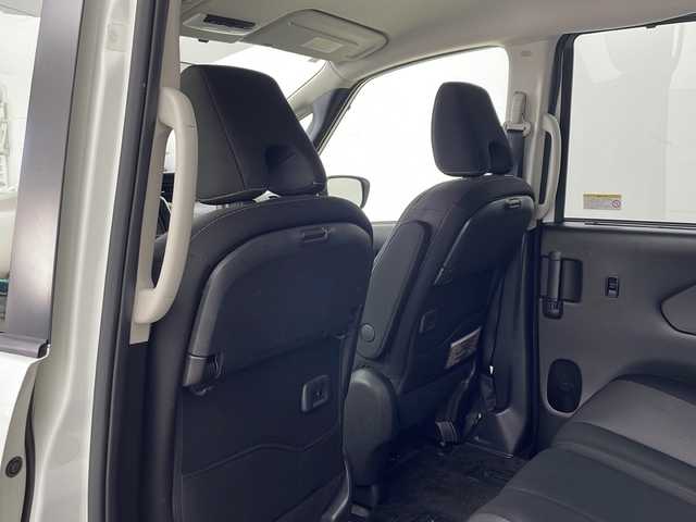 日産 セレナ ハイウェイスターVセレクションⅡ 兵庫県 2018(平30)年 7.2万km ブリリアントホワイトパール ・セーフティパックB/・カーテンエアバッグシステム/・踏み間違い衝突防止アシスト/・インテリジェント パーキングアシスト（駐車支援システム）/・標識検知機能/・インテリジェント アラウンドビューモニター/・インテリジェント DA（ふらつき警報）/・フロント&バックソナー/・インテリジェント ルームミラー/・電動パーキングブレーキ/・オートブレーキホールド/・プロパイロット/・インテリジェント LI (車線逸脱防止支援システム)/・ヒーター付ドアミラー/・ステアリングスイッチ/・エマージェンシーブレーキ/・ハイビームアシスト/・社外ナビ/CD/DVD/BT/・ETC/・両側パワースライドドア/・社外ドライブレコーダー/・革巻きステアリング/・フォグランプ/・純正ドライブレコーダー/・インテリジェントキー/・プッシュスタート/・フロアマット/・純正16インチアルミホイール