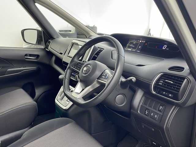 日産 セレナ ハイウェイスターVセレクションⅡ 兵庫県 2018(平30)年 7.2万km ブリリアントホワイトパール ・セーフティパックB/・カーテンエアバッグシステム/・踏み間違い衝突防止アシスト/・インテリジェント パーキングアシスト（駐車支援システム）/・標識検知機能/・インテリジェント アラウンドビューモニター/・インテリジェント DA（ふらつき警報）/・フロント&バックソナー/・インテリジェント ルームミラー/・電動パーキングブレーキ/・オートブレーキホールド/・プロパイロット/・インテリジェント LI (車線逸脱防止支援システム)/・ヒーター付ドアミラー/・ステアリングスイッチ/・エマージェンシーブレーキ/・ハイビームアシスト/・社外ナビ/CD/DVD/BT/・ETC/・両側パワースライドドア/・社外ドライブレコーダー/・革巻きステアリング/・フォグランプ/・純正ドライブレコーダー/・インテリジェントキー/・プッシュスタート/・フロアマット/・純正16インチアルミホイール
