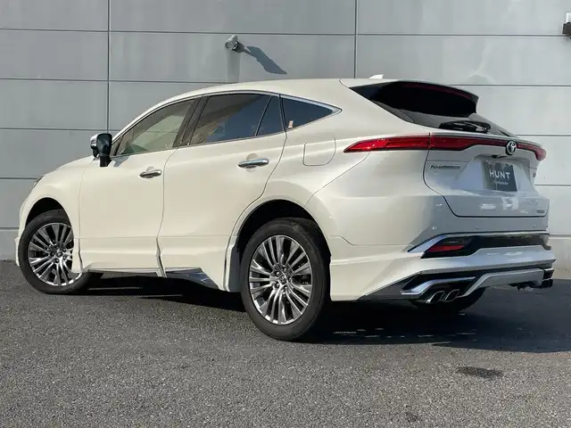 トヨタ ハリアー ハイブリッド Z レザーパッケージ 福島県 2020(令2)年 2.6万km ホワイトパールクリスタルシャイン モデリスタエアロ(F/S/R)/JBLサウンド/トヨタセーフティセンス/・衝突軽減ブレーキ/レーンキープアシスト/・レーダークルーズコントロール/オートハイビーム/・クリアランスソナー/ブラインドスポットモニター/純正ナビ/・フルセグ/BT/USB/カープレイ/バックカメラ/ステアリングスイッチ/MTモード/ETC2.0/ワイヤレス充電/電動パーキングブレーキ/ブレーキホールド/レザーシート(黒)/パワーシート(D/N席)/シートヒーター(D/N席)/エアシート(D/N席)/ステアリングヒーター/パワーバックドア/LEDヘッドライト/オートライト/フォグライト/スマートキー/プッシュスタート/純正フロアマット