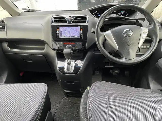 日産 セレナ HWS S HV Vセレ +Sefty 神奈川県 2015(平27)年 7万km ブリリアントホワイトパール 純正メモリナビ/フルセグ/Bluetooth/USB/DVD/CD/バックカメラ/ETC/クルーズコントロール/両側パワースライドドア/純正フロアマット/オートライト/横滑り防止装置/衝突軽減システム/保証書/取扱説明書/スペアキー×１
