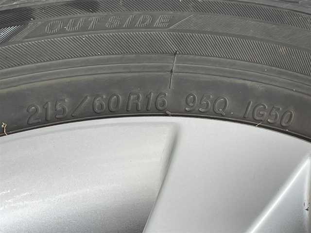 ホンダ ヴェゼル ハイブリッド X 道央・札幌 2015(平27)年 11.7万km モルフォブルーP (株)IDOMが運営する【じしゃロン札幌店】の自社ローン専用車両になりますこちらは現金またはオートローンご利用価格です。自社ローンご希望の方は別途その旨お申し付けください。・/・４WD/・寒冷地仕様/・シティーブレーキアクティブシステム/・リアクティブフォースペダル/・クルーズコントロール/・社外8インチナビ/・フルセグ/BT/CD/DVD/・バックカメラ/・パドルシフト/・ステアリングスイッチ/・フロントデアイサー/・ミラーヒーター/・オートブレーキホールド/・積込社外AW付夏タイヤ215/60R16