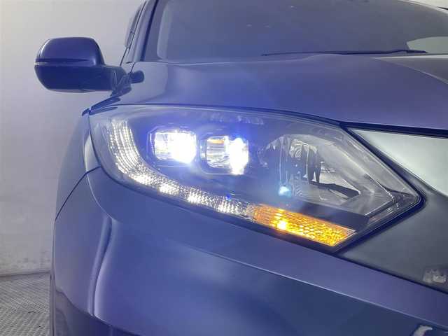 ホンダ ヴェゼル ハイブリッド X 道央・札幌 2015(平27)年 11.7万km モルフォブルーP (株)IDOMが運営する【じしゃロン札幌店】の自社ローン専用車両になりますこちらは現金またはオートローンご利用価格です。自社ローンご希望の方は別途その旨お申し付けください。・/・４WD/・寒冷地仕様/・シティーブレーキアクティブシステム/・リアクティブフォースペダル/・クルーズコントロール/・社外8インチナビ/・フルセグ/BT/CD/DVD/・バックカメラ/・パドルシフト/・ステアリングスイッチ/・フロントデアイサー/・ミラーヒーター/・オートブレーキホールド/・積込社外AW付夏タイヤ215/60R16