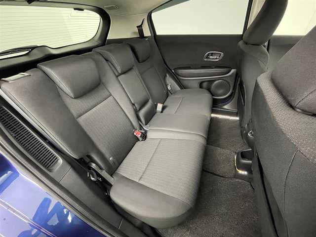 ホンダ ヴェゼル ハイブリッド X 道央・札幌 2015(平27)年 11.7万km モルフォブルーP (株)IDOMが運営する【じしゃロン札幌店】の自社ローン専用車両になりますこちらは現金またはオートローンご利用価格です。自社ローンご希望の方は別途その旨お申し付けください。・/・４WD/・寒冷地仕様/・シティーブレーキアクティブシステム/・リアクティブフォースペダル/・クルーズコントロール/・社外8インチナビ/・フルセグ/BT/CD/DVD/・バックカメラ/・パドルシフト/・ステアリングスイッチ/・フロントデアイサー/・ミラーヒーター/・オートブレーキホールド/・積込社外AW付夏タイヤ215/60R16