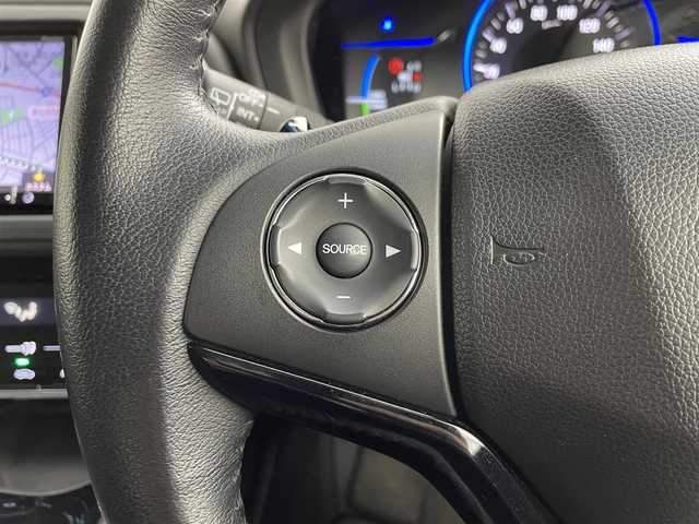 ホンダ ヴェゼル ハイブリッド X 道央・札幌 2015(平27)年 11.7万km モルフォブルーP (株)IDOMが運営する【じしゃロン札幌店】の自社ローン専用車両になりますこちらは現金またはオートローンご利用価格です。自社ローンご希望の方は別途その旨お申し付けください。・/・４WD/・寒冷地仕様/・シティーブレーキアクティブシステム/・リアクティブフォースペダル/・クルーズコントロール/・社外8インチナビ/・フルセグ/BT/CD/DVD/・バックカメラ/・パドルシフト/・ステアリングスイッチ/・フロントデアイサー/・ミラーヒーター/・オートブレーキホールド/・積込社外AW付夏タイヤ215/60R16