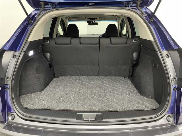 ホンダ ヴェゼル ハイブリッド X 道央・札幌 2015(平27)年 11.7万km モルフォブルーP (株)IDOMが運営する【じしゃロン札幌店】の自社ローン専用車両になりますこちらは現金またはオートローンご利用価格です。自社ローンご希望の方は別途その旨お申し付けください。・/・４WD/・寒冷地仕様/・シティーブレーキアクティブシステム/・リアクティブフォースペダル/・クルーズコントロール/・社外8インチナビ/・フルセグ/BT/CD/DVD/・バックカメラ/・パドルシフト/・ステアリングスイッチ/・フロントデアイサー/・ミラーヒーター/・オートブレーキホールド/・積込社外AW付夏タイヤ215/60R16