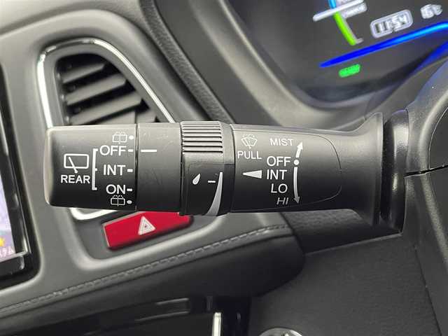 ホンダ ヴェゼル ハイブリッド X 道央・札幌 2015(平27)年 11.7万km モルフォブルーP (株)IDOMが運営する【じしゃロン札幌店】の自社ローン専用車両になりますこちらは現金またはオートローンご利用価格です。自社ローンご希望の方は別途その旨お申し付けください。・/・４WD/・寒冷地仕様/・シティーブレーキアクティブシステム/・リアクティブフォースペダル/・クルーズコントロール/・社外8インチナビ/・フルセグ/BT/CD/DVD/・バックカメラ/・パドルシフト/・ステアリングスイッチ/・フロントデアイサー/・ミラーヒーター/・オートブレーキホールド/・積込社外AW付夏タイヤ215/60R16