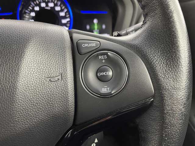 ホンダ ヴェゼル ハイブリッド X 道央・札幌 2015(平27)年 11.7万km モルフォブルーP (株)IDOMが運営する【じしゃロン札幌店】の自社ローン専用車両になりますこちらは現金またはオートローンご利用価格です。自社ローンご希望の方は別途その旨お申し付けください。・/・４WD/・寒冷地仕様/・シティーブレーキアクティブシステム/・リアクティブフォースペダル/・クルーズコントロール/・社外8インチナビ/・フルセグ/BT/CD/DVD/・バックカメラ/・パドルシフト/・ステアリングスイッチ/・フロントデアイサー/・ミラーヒーター/・オートブレーキホールド/・積込社外AW付夏タイヤ215/60R16