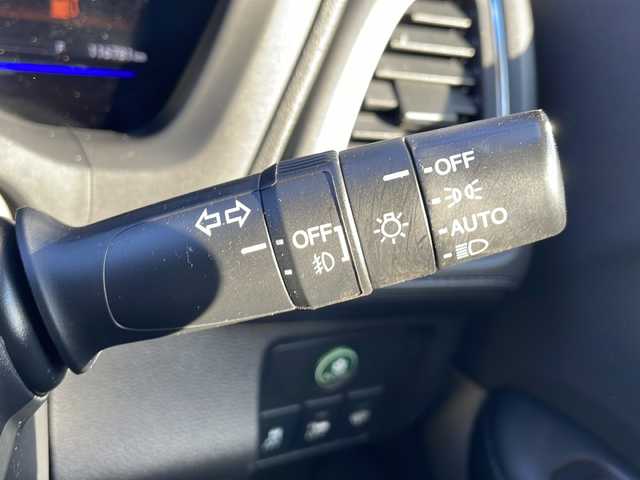 ホンダ ヴェゼル ハイブリッド X 道央・札幌 2015(平27)年 11.7万km モルフォブルーP (株)IDOMが運営する【じしゃロン札幌豊平店】の自社ローン対象車両になります。こちらは現金ご利用時の価格です。/自社ローンご希望の方は別途その旨お申付け下さい。/・４WD/・寒冷地仕様/・シティーブレーキアクティブシステム/・リアクティブフォースペダル/・クルーズコントロール/・社外8インチナビ/・フルセグ/BT/CD/DVD/・バックカメラ/・パドルシフト/・ステアリングスイッチ/・フロントデアイサー/・ミラーヒーター/・オートブレーキホールド/・積込社外AW付夏タイヤ215/60R16