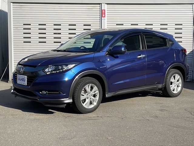 ホンダ ヴェゼル ハイブリッド X 道央・札幌 2015(平27)年 11.7万km モルフォブルーP (株)IDOMが運営する【じしゃロン札幌豊平店】の自社ローン対象車両になります。こちらは現金ご利用時の価格です。/自社ローンご希望の方は別途その旨お申付け下さい。/・４WD/・寒冷地仕様/・シティーブレーキアクティブシステム/・リアクティブフォースペダル/・クルーズコントロール/・社外8インチナビ/・フルセグ/BT/CD/DVD/・バックカメラ/・パドルシフト/・ステアリングスイッチ/・フロントデアイサー/・ミラーヒーター/・オートブレーキホールド/・積込社外AW付夏タイヤ215/60R16