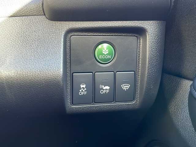 ホンダ ヴェゼル ハイブリッド X 道央・札幌 2015(平27)年 11.7万km モルフォブルーP (株)IDOMが運営する【じしゃロン札幌豊平店】の自社ローン対象車両になります。こちらは現金ご利用時の価格です。/自社ローンご希望の方は別途その旨お申付け下さい。/・４WD/・寒冷地仕様/・シティーブレーキアクティブシステム/・リアクティブフォースペダル/・クルーズコントロール/・社外8インチナビ/・フルセグ/BT/CD/DVD/・バックカメラ/・パドルシフト/・ステアリングスイッチ/・フロントデアイサー/・ミラーヒーター/・オートブレーキホールド/・積込社外AW付夏タイヤ215/60R16