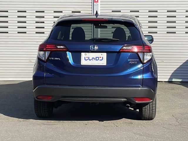 ホンダ ヴェゼル ハイブリッド X 道央・札幌 2015(平27)年 11.7万km モルフォブルーP (株)IDOMが運営する【じしゃロン札幌豊平店】の自社ローン対象車両になります。こちらは現金ご利用時の価格です。/自社ローンご希望の方は別途その旨お申付け下さい。/・４WD/・寒冷地仕様/・シティーブレーキアクティブシステム/・リアクティブフォースペダル/・クルーズコントロール/・社外8インチナビ/・フルセグ/BT/CD/DVD/・バックカメラ/・パドルシフト/・ステアリングスイッチ/・フロントデアイサー/・ミラーヒーター/・オートブレーキホールド/・積込社外AW付夏タイヤ215/60R16