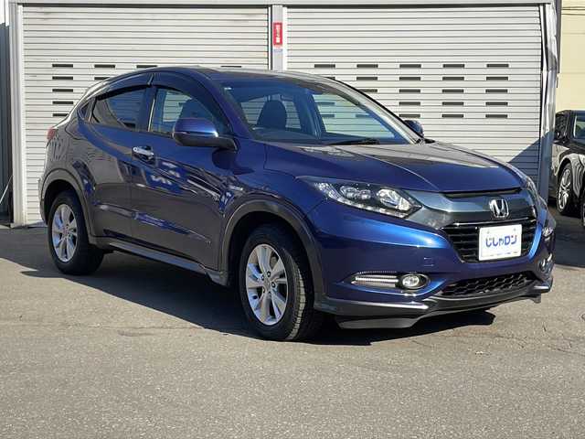 ホンダ ヴェゼル ハイブリッド X 道央・札幌 2015(平27)年 11.7万km モルフォブルーP (株)IDOMが運営する【じしゃロン札幌豊平店】の自社ローン対象車両になります。こちらは現金ご利用時の価格です。/自社ローンご希望の方は別途その旨お申付け下さい。/・４WD/・寒冷地仕様/・シティーブレーキアクティブシステム/・リアクティブフォースペダル/・クルーズコントロール/・社外8インチナビ/・フルセグ/BT/CD/DVD/・バックカメラ/・パドルシフト/・ステアリングスイッチ/・フロントデアイサー/・ミラーヒーター/・オートブレーキホールド/・積込社外AW付夏タイヤ215/60R16