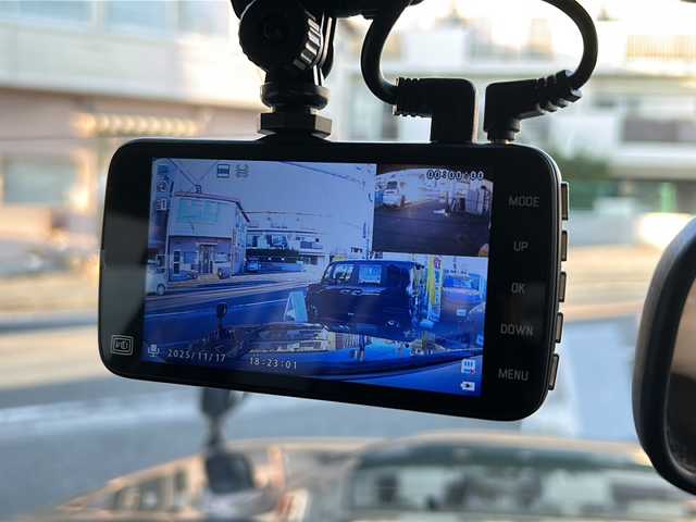 トヨタ ハイラックス サーフ SSR－G 神奈川県 2007(平19)年 12.1万km ブラック 純正ナビ（CD/DVD/FM/AM/HDD/AUX/SD)/バックカメラ/ヒッチメンバー/リフトアップ/前後ドライブレコーダー/ABS/盗難防止システム/ブレーキアシスト/オートライト/フォグランプ/純正フロアマット/ドアバイザー/ISOFIX/ステップ/ステップライト/１６インチ社外アルミホイール/BFGoodrich社外タイヤ/スペアキー×１/保証書/取扱説明書