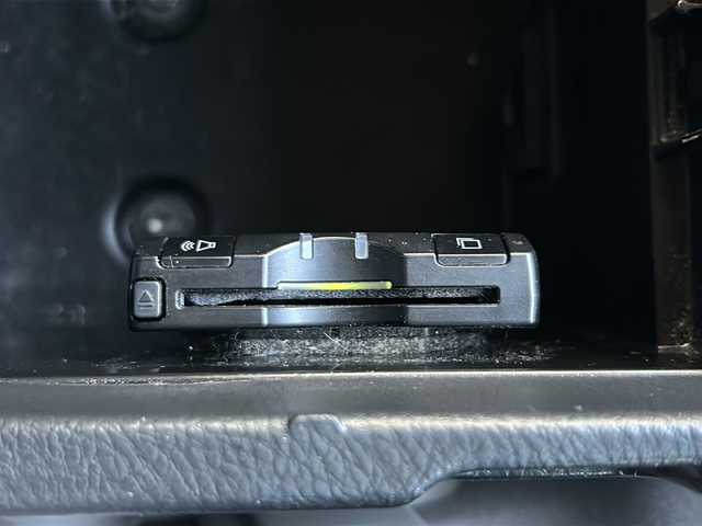 トヨタ ハイラックス サーフ SSR－G 神奈川県 2007(平19)年 12.1万km ブラック 純正ナビ（CD/DVD/FM/AM/HDD/AUX/SD)/バックカメラ/ヒッチメンバー/リフトアップ/前後ドライブレコーダー/ABS/盗難防止システム/ブレーキアシスト/オートライト/フォグランプ/純正フロアマット/ドアバイザー/ISOFIX/ステップ/ステップライト/１６インチ社外アルミホイール/BFGoodrich社外タイヤ/スペアキー×１/保証書/取扱説明書