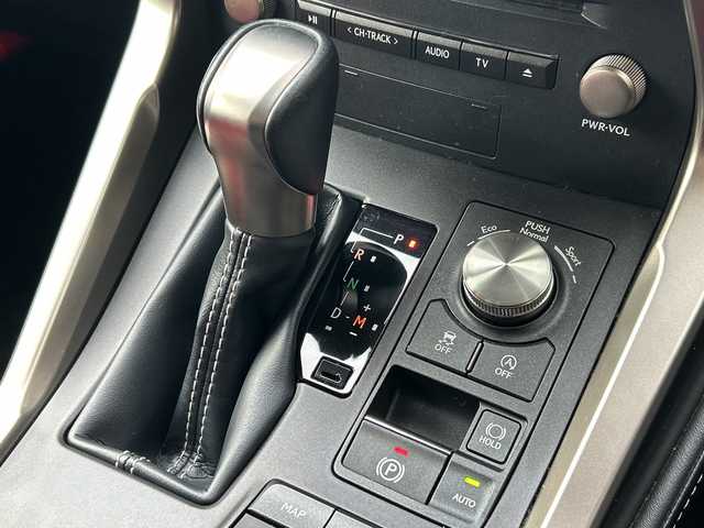 レクサス ＮＸ 300 バージョンL 広島県 2019(令1)年 4.6万km ソニッククォーツ 禁煙/純正SDナビ/Bluetooth/CD/DVD/USB/Miracast/フルセグTV/全方位カメラ/レクサスセーフティ/・プリクラッシュセーフティ/・レーンディパーチャーアラート/・レーントレーシングアシスト/・オートマチックハイビーム/・先行車発進告知/BSM/クリアランスソナー/本革シート/パワーシート/シートヒーター(全席)/シートベンチレーション/シートメモリー/LEDヘッドライト/オートライト/ステアリングヒーター/ステアリングスイッチ/パドルシフト/ETC2.0/スマートキー/プッシュスタート/電動リアゲート/純正フロアマット/純正18インチアルミホイール
