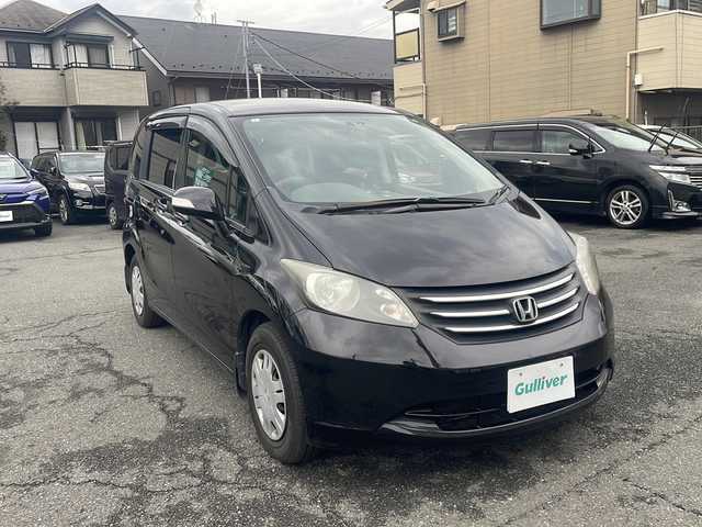 ホンダ フリード G ジャストセレクション 東京都 2010(平22)年 11.7万km プレミアムブラキッシュパール 純正ナビ/純正フロアマット/ドライブレコーダー/片側パワースライドドア（左側）/パワーウィンドウ/電動格納ミラー/ステアリングスイッチ/メーター照度調整スイッチ/シガーソケット/RCA入力端子/ビルトインETC/オートエアコン/三列シート/ウォークスルー