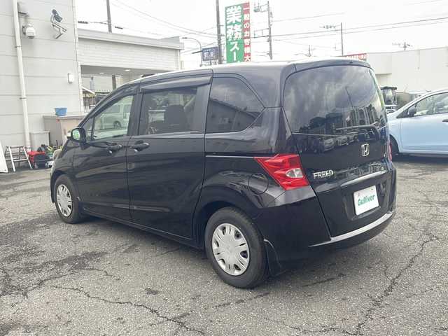 ホンダ フリード G ジャストセレクション 東京都 2010(平22)年 11.7万km プレミアムブラキッシュパール 純正ナビ/純正フロアマット/ドライブレコーダー/片側パワースライドドア（左側）/パワーウィンドウ/電動格納ミラー/ステアリングスイッチ/メーター照度調整スイッチ/シガーソケット/RCA入力端子/ビルトインETC/オートエアコン/三列シート/ウォークスルー